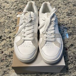 On Running The Roger Clubhouse Sneakers in White/Bronze.